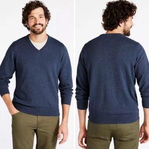 L.L. Bean Men's V-Neck Sweater in Navy Blue Size M
